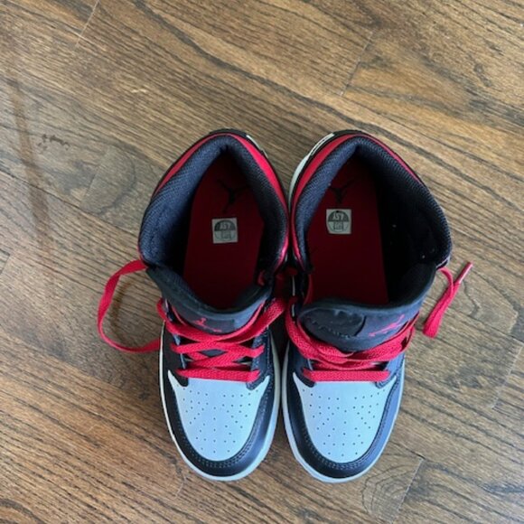 NEW - NIKE Air Jordan 1 Mid -  Gym Red/Black/White - Youth 4.5 - Picture 2 of 6